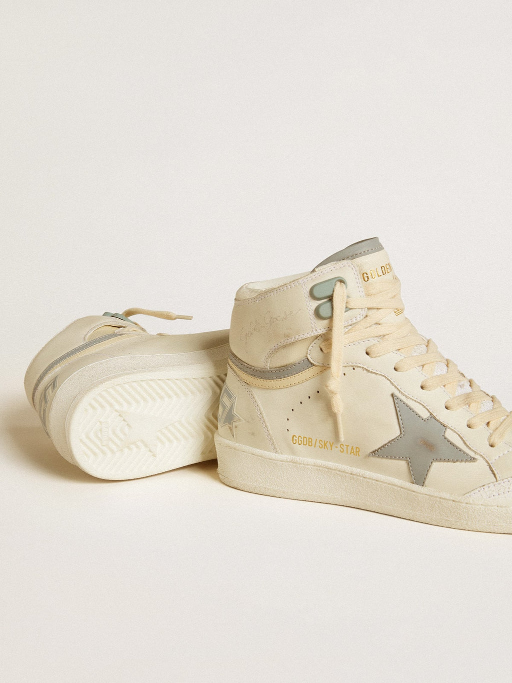 Women's Sky-Star in leather with light blue leather star and white heel tab