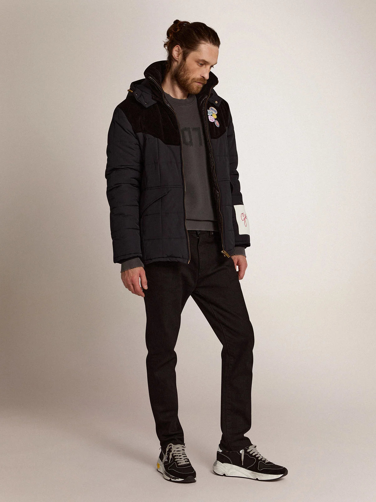 Felpa con logo Collezione Golden di colore grigio antracite dal trattamento distressed