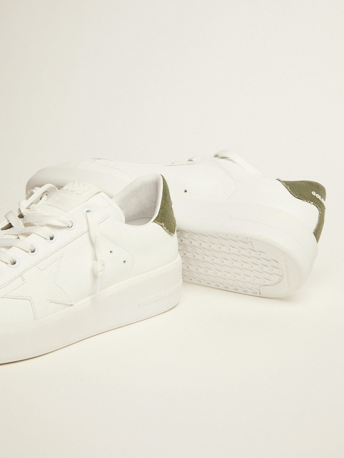 Sneaker Purestar in pelle bianca e talloncino in canvas verde
