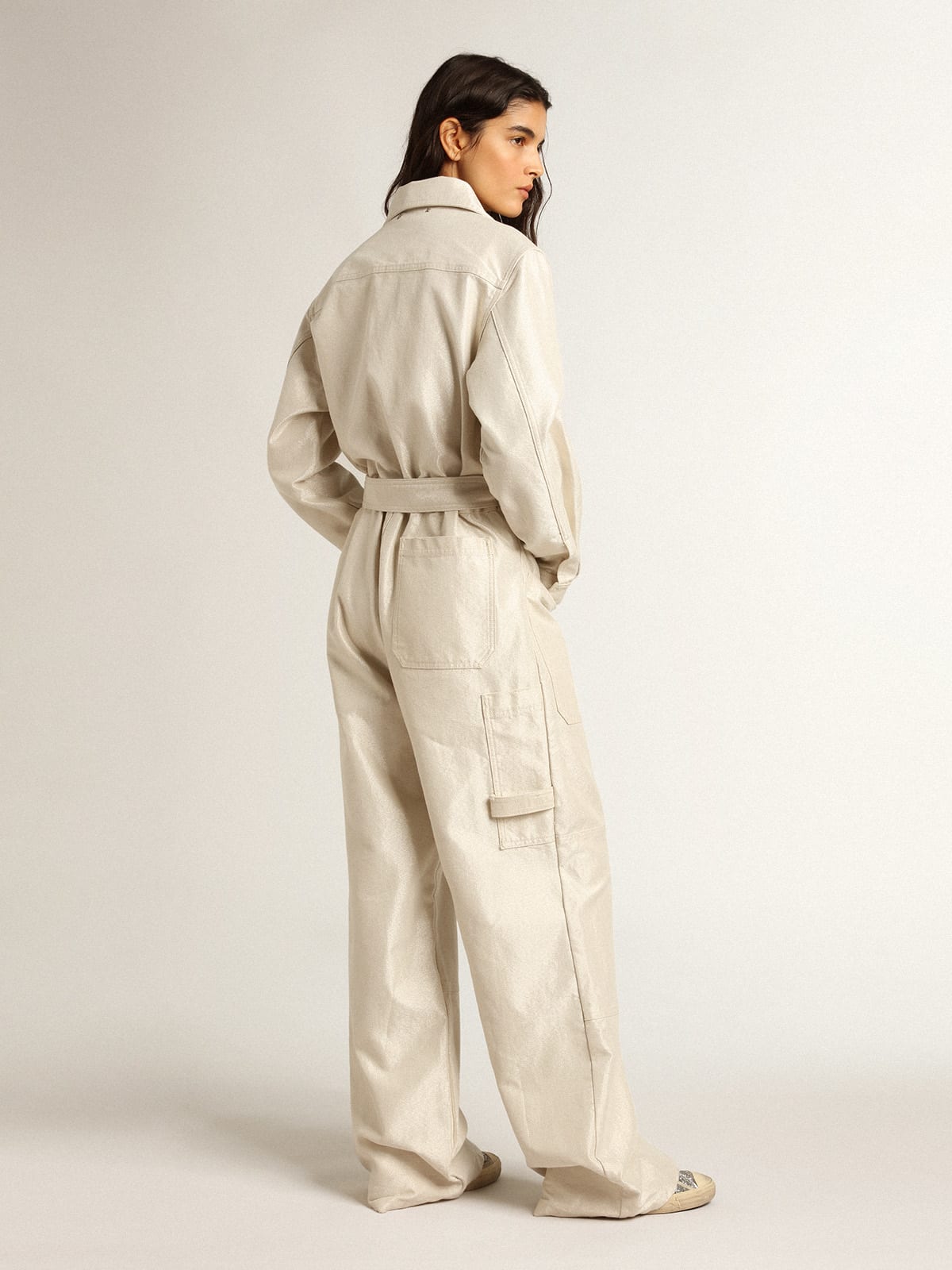 Tuta in denim di color bianco dorato
