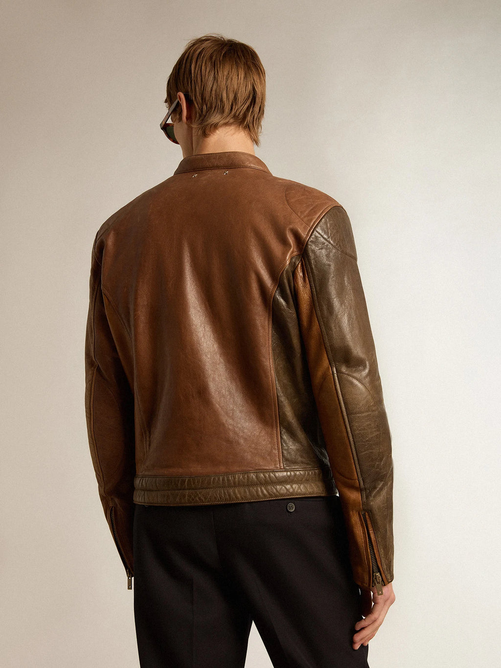 Giacca in nappa di colore marrone ispirazione biker
