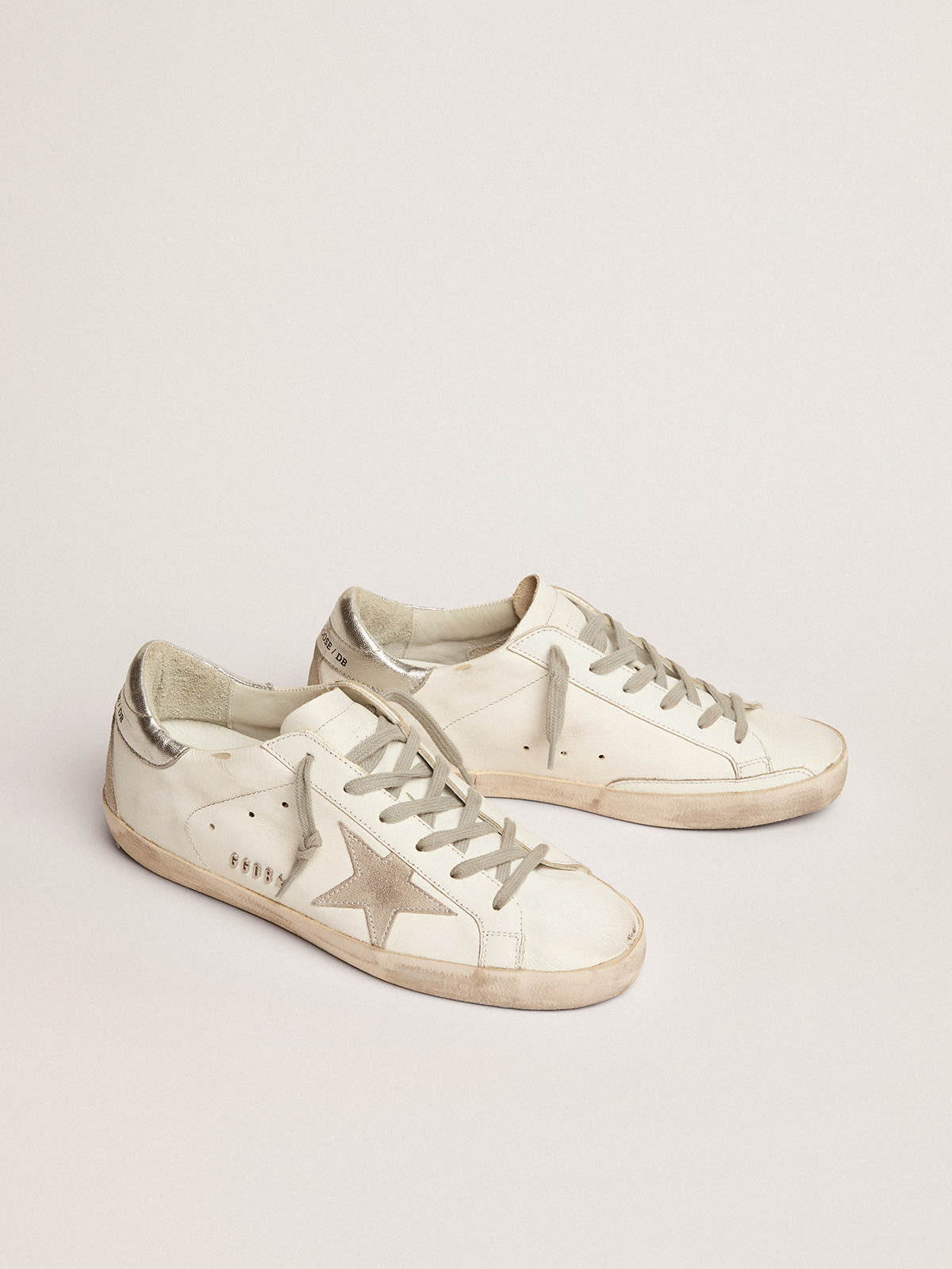 Sneakers Super-Star donna con talloncino argentato e metal studs lettering