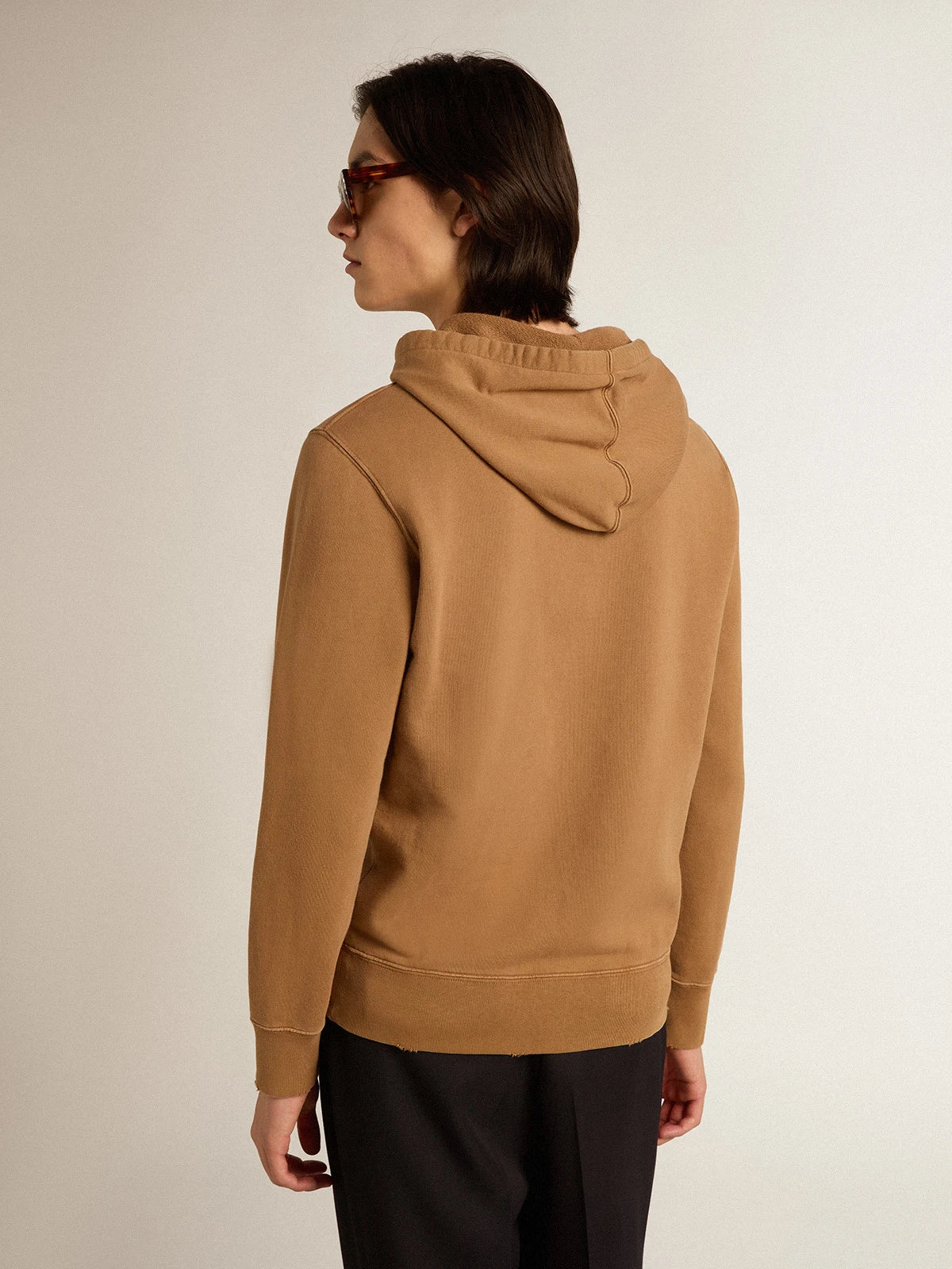 Felpa in cotone color malto con cappuccio