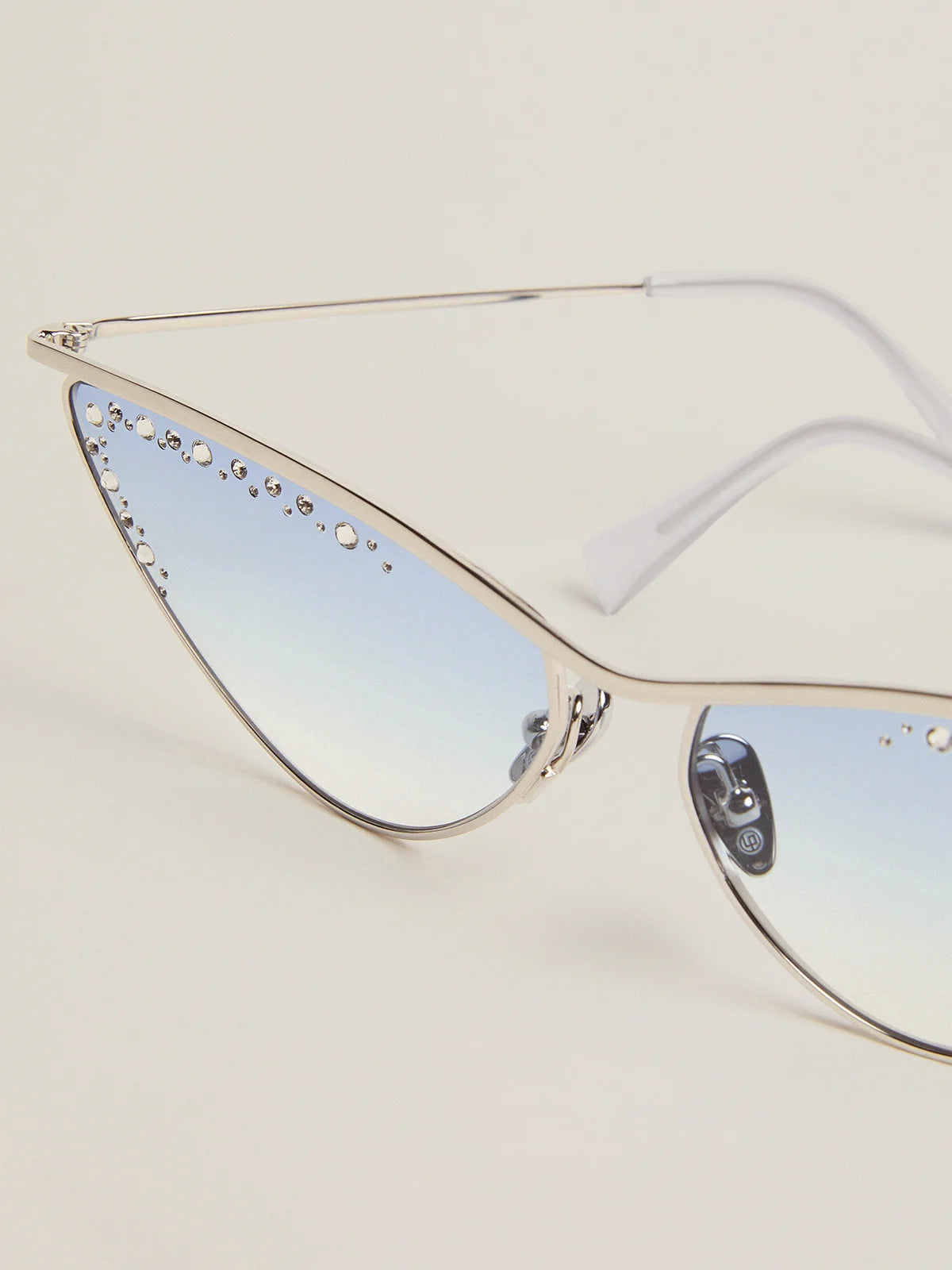 Sunframe Scarlett modello cat eye con montatura argento e cristalli