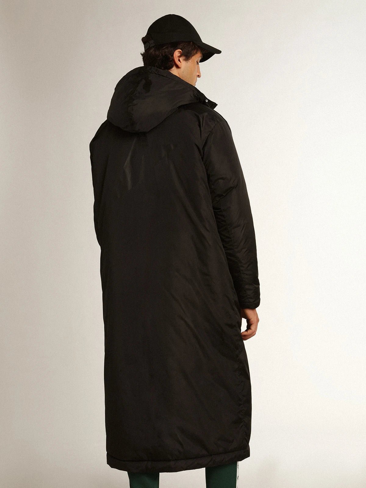 Giacca piumino alla caviglia da uomo Collezione Star di colore nero con cappuccio