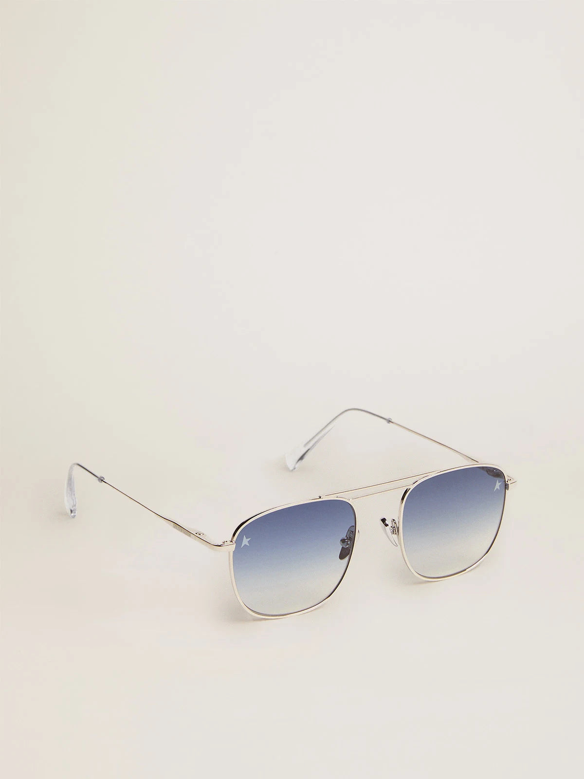 Sunframe Roger modello aviator con montatura argento e lenti blu fumé