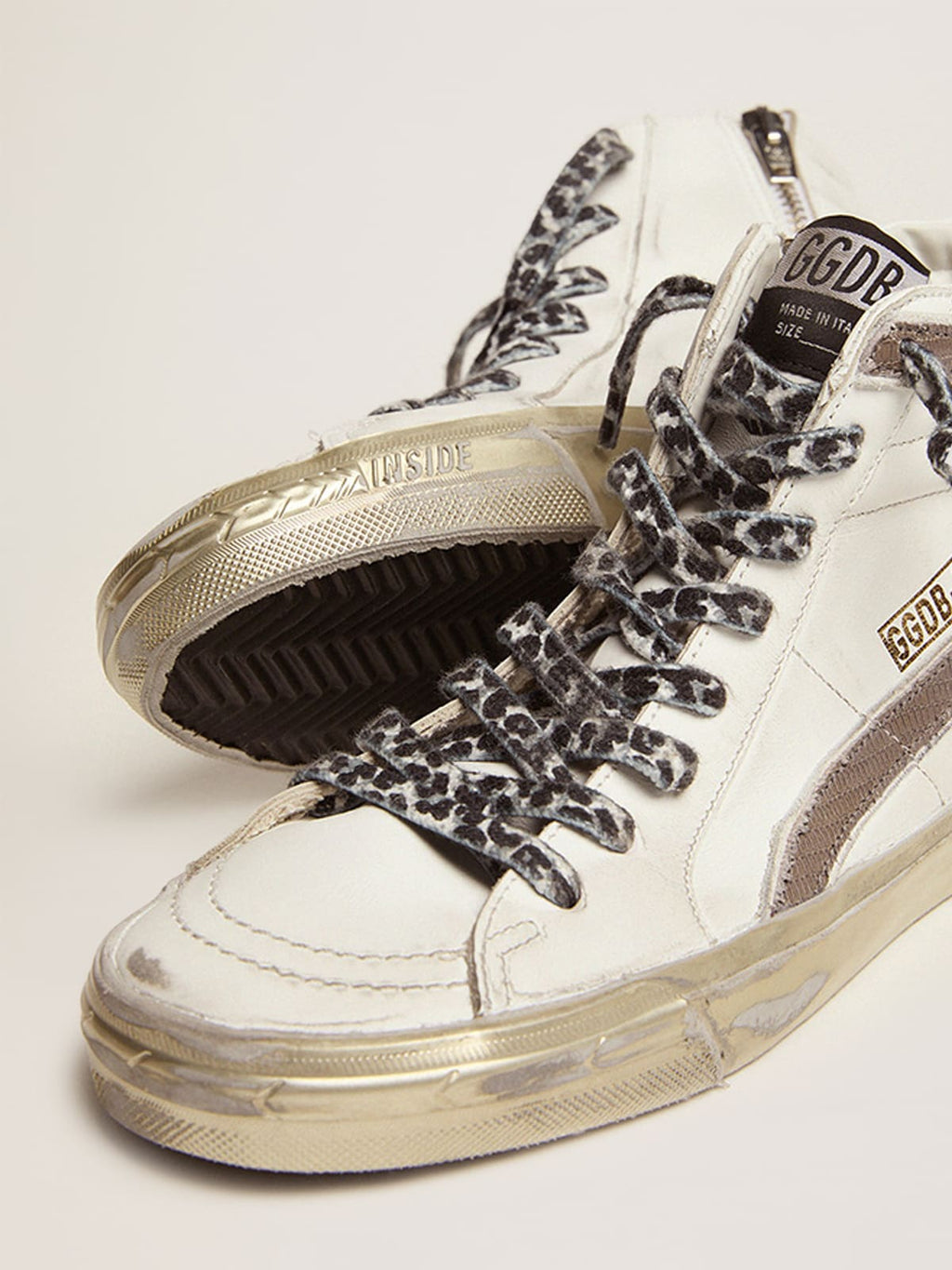 Sneaker Slide con stella in suede bianco e virgola in pelle con stampa lucertola color tortora