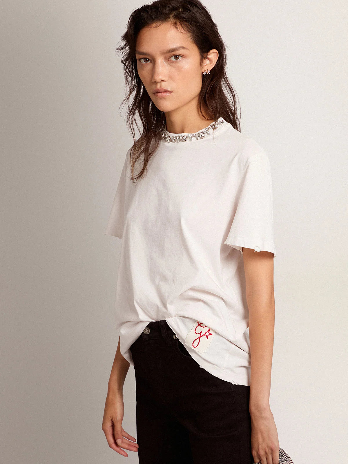 T-shirt Collezione Golden di colore bianco con cristalli cabochon