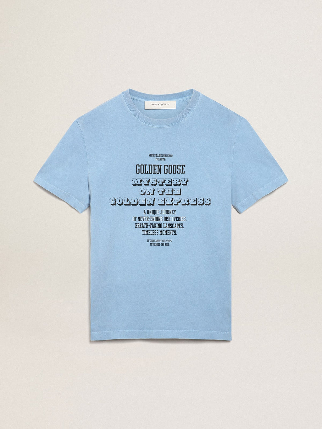 T-shirt Collezione Journey color blu harbor con stampa Golden Goose Mystery On The Golden Express nera a contrasto sul davanti
