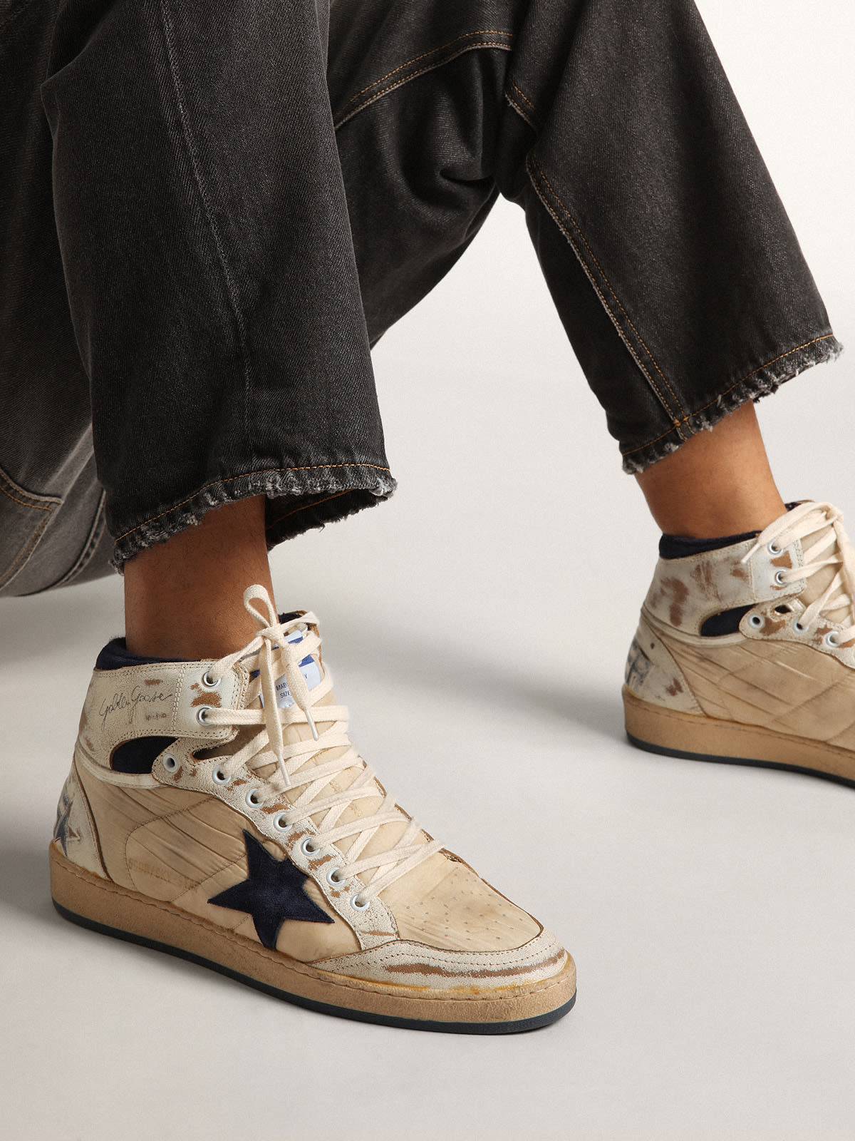 Sneaker Sky-Star Uomo in nylon color panna e pelle bianca con stella in suede blu scuro