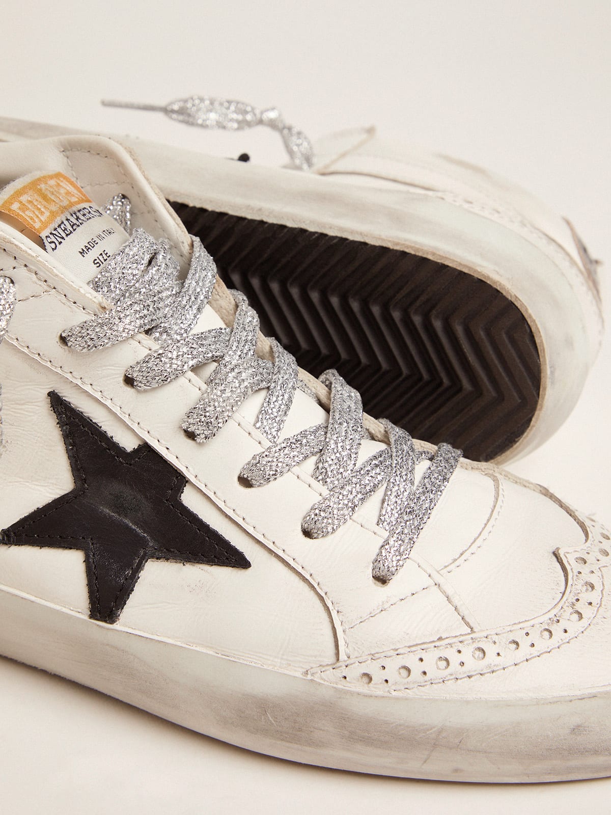 Sneakers Mid-Star con talloncino laminato e lacci con glitter