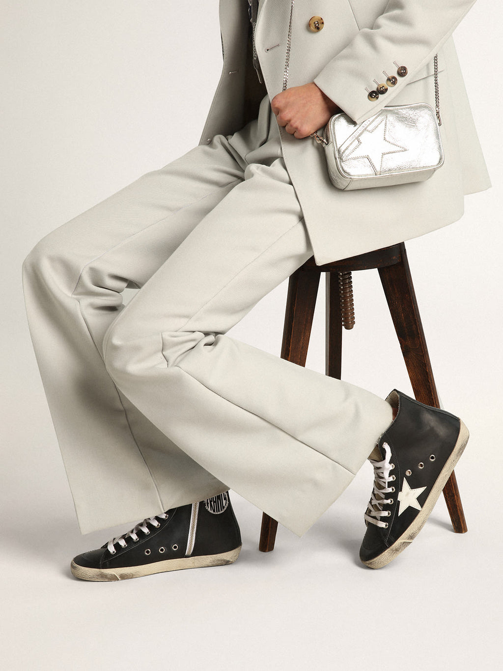 Sneaker Francy con tomaia in pelle nera e stella in pelle bianca