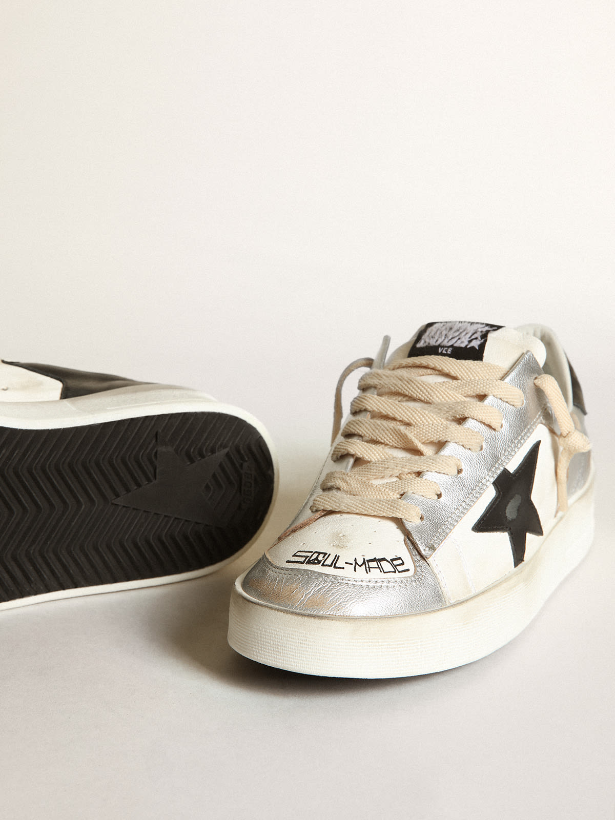 Sneaker Stardan Uomo in pelle laminata argento con inserti in nappa bianca e stella in pelle nera