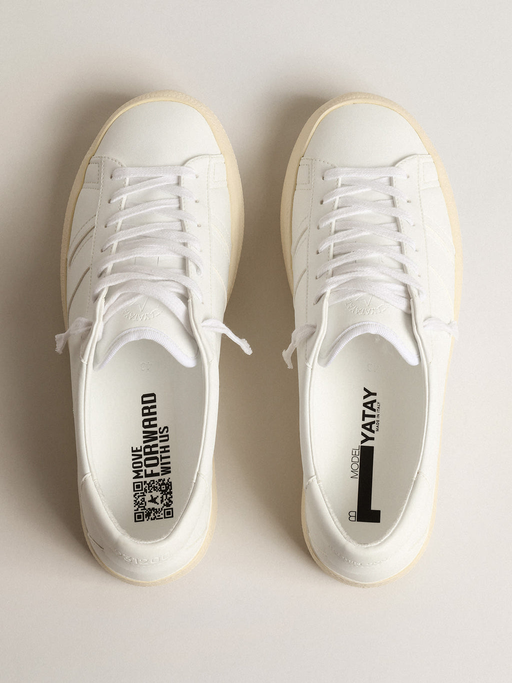Sneaker Yatay Model 1B sostenibile con tomaia bio-based bianca e Y bianca