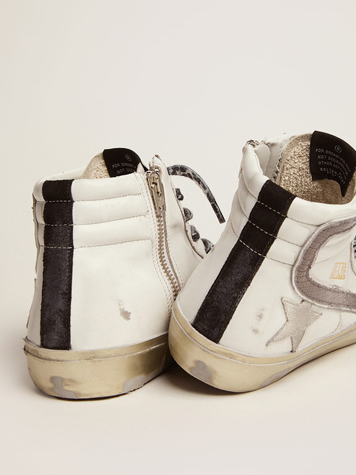 Sneaker Slide con stella in suede bianco e virgola in pelle con stampa lucertola color tortora