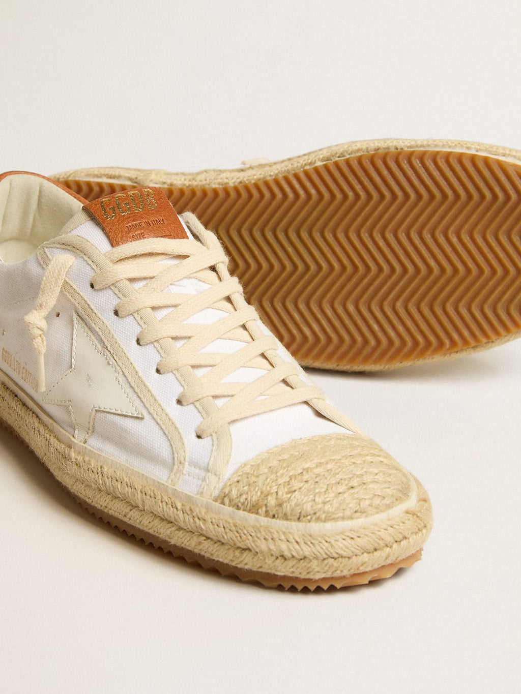 Super-Star Uomo LTD in canvas con stella in pelle bianca e punta in rafia