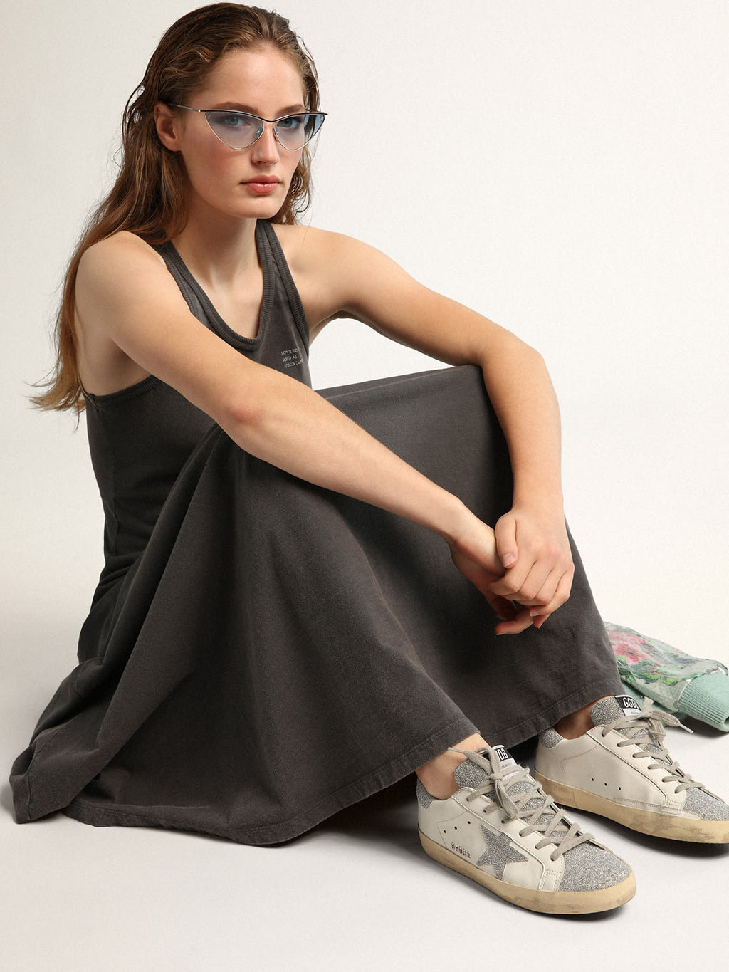 Sneaker Super-Star con tomaia in pelle bianca e inserti in cristalli Swarovski