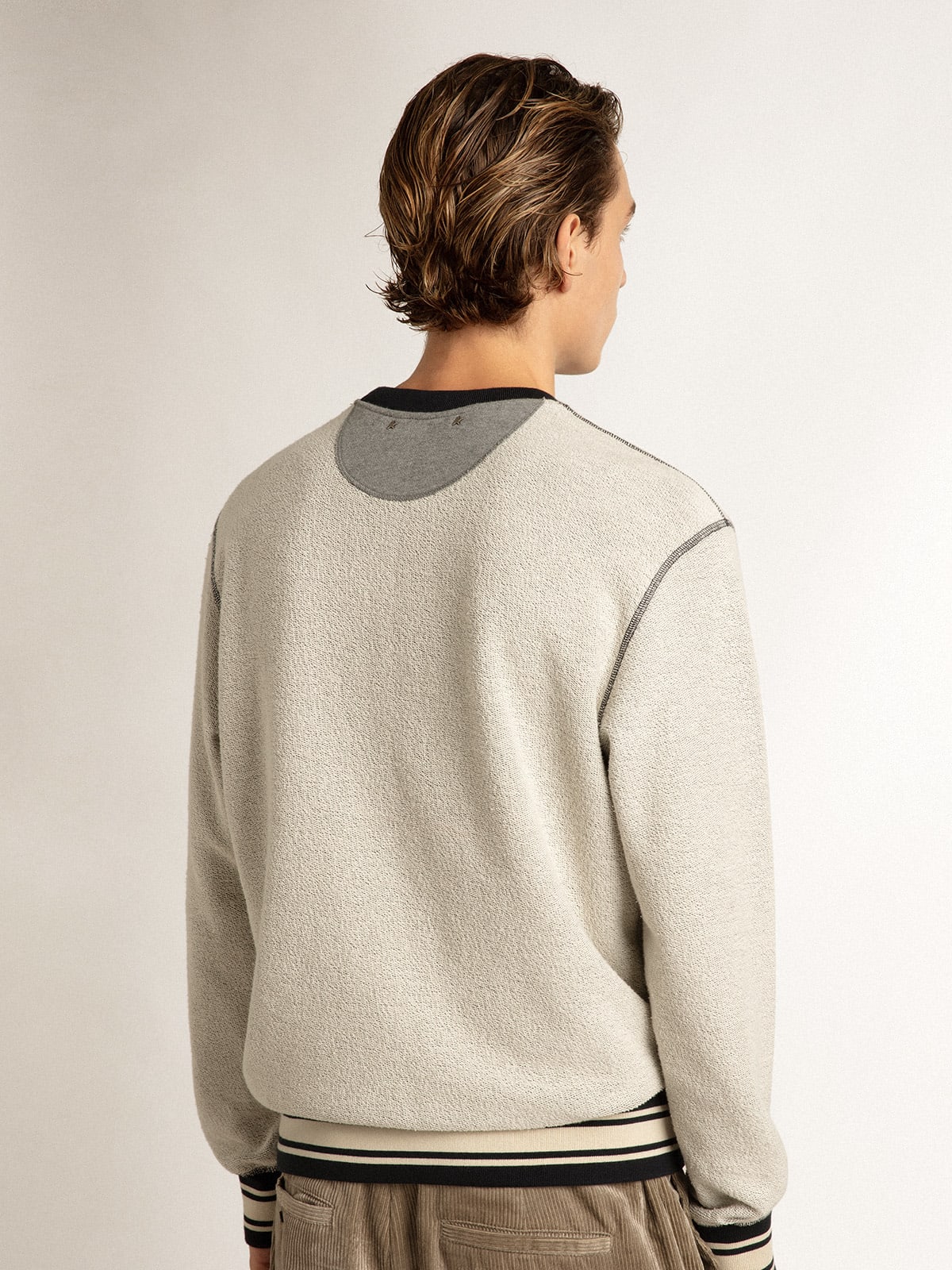 Felpa girocollo color grigio con scritta