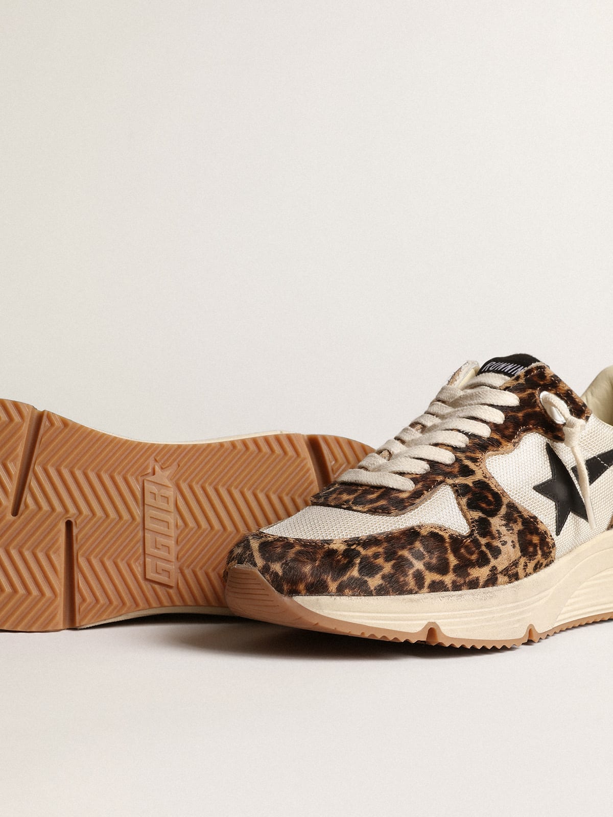 Sneaker Running Sole in rete color crema con inserti in cavallino leopardato e stella in pelle nera
