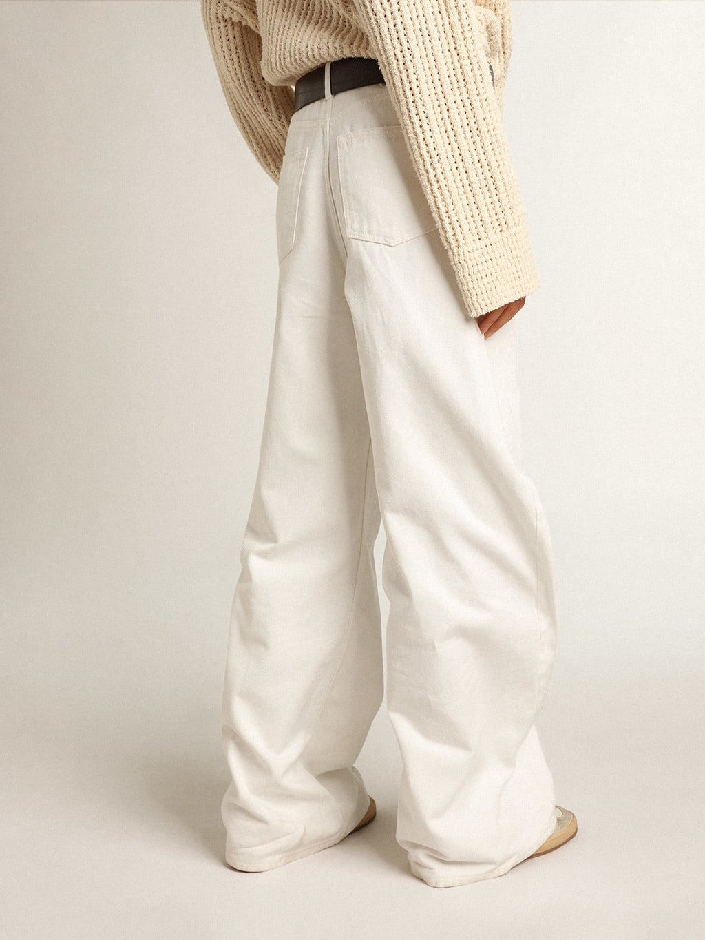 Pantalone jeans gamba larga in bull denim color bianco