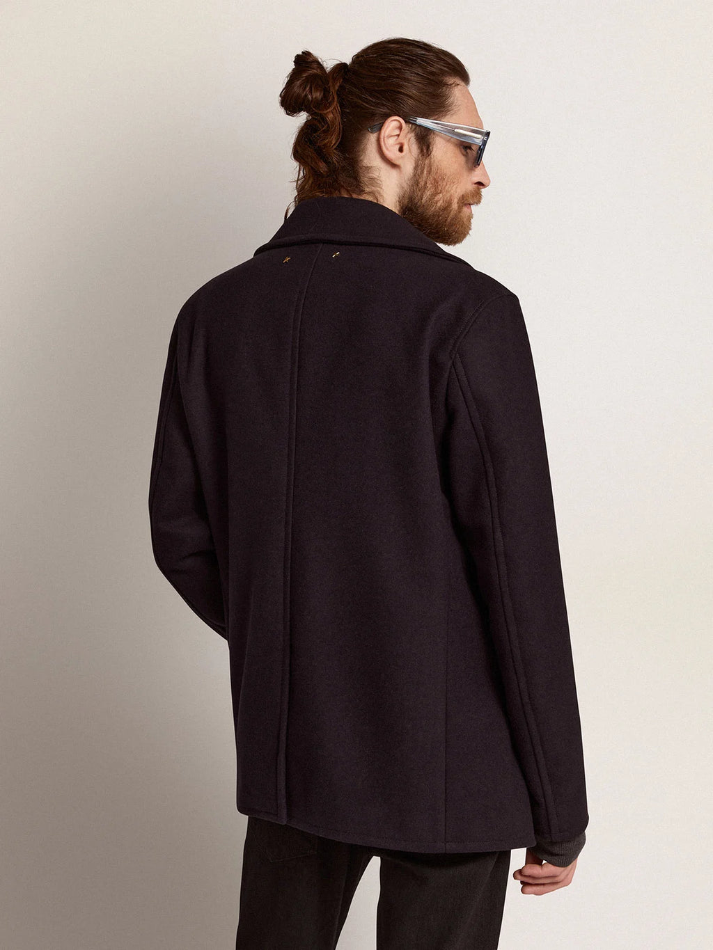 Peacoat da uomo blu scuro con bottoni araldici dorati