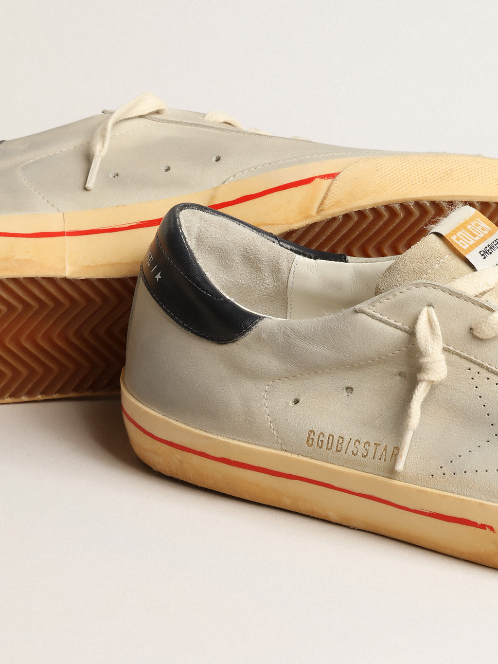 Super-Star in nabuk grigio con stella traforata e talloncino blu