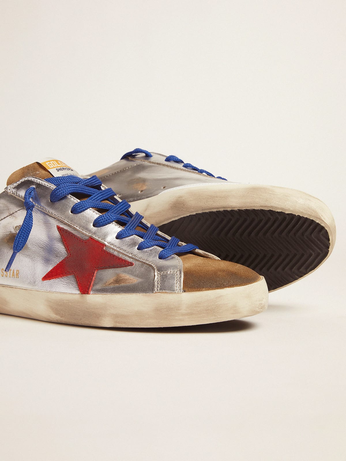 Sneakers Super-Star in pelle laminata e suede con stella rossa