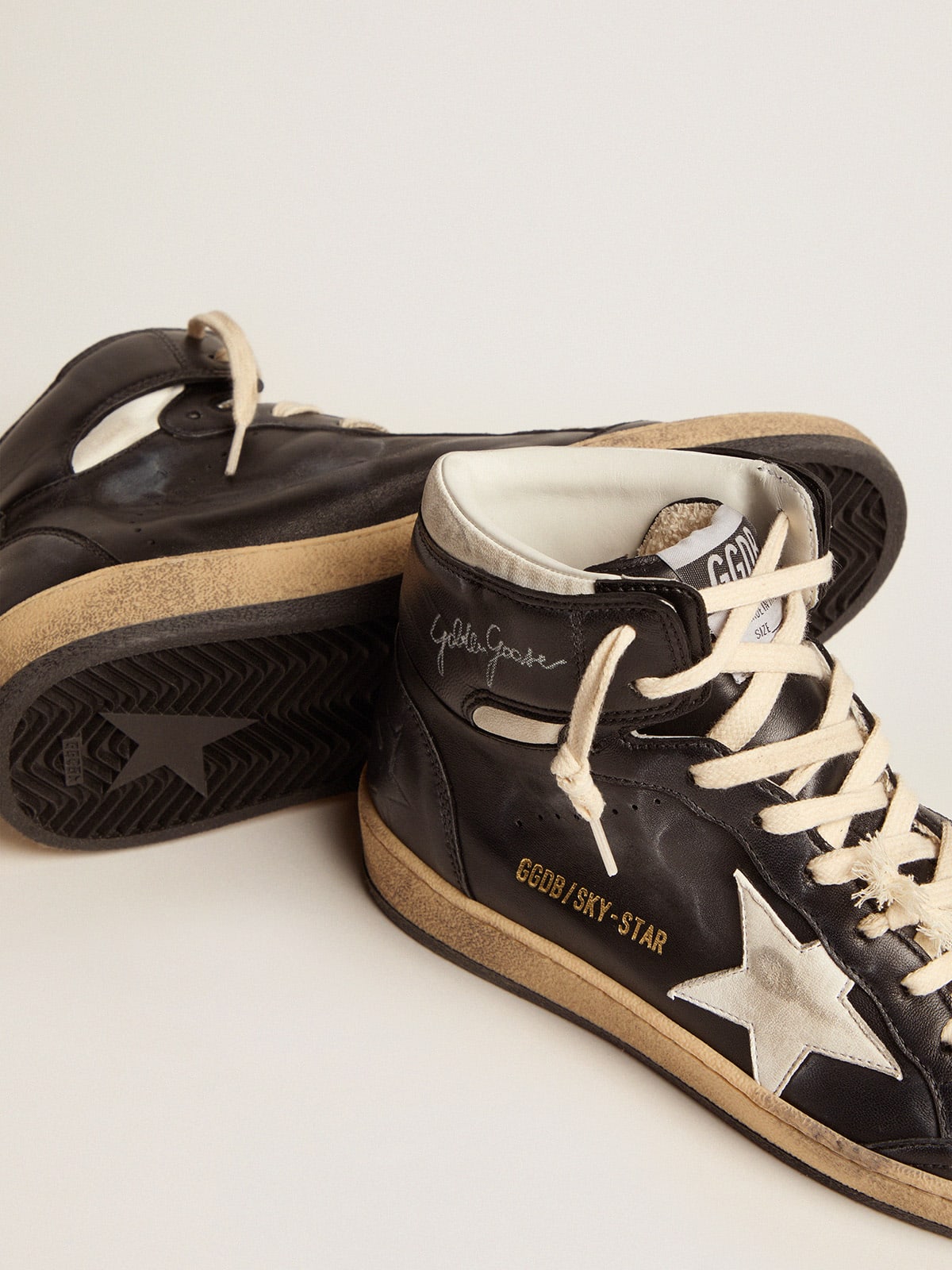 Sneaker Sky-Star in nappa nera con stella in nappa bianca