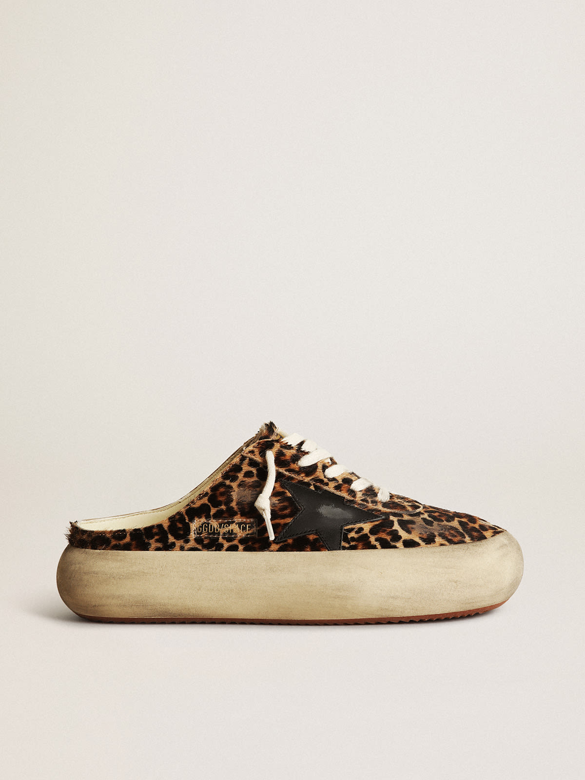 Space-Star Sabot in cavallino leopardato con stella in pelle nera