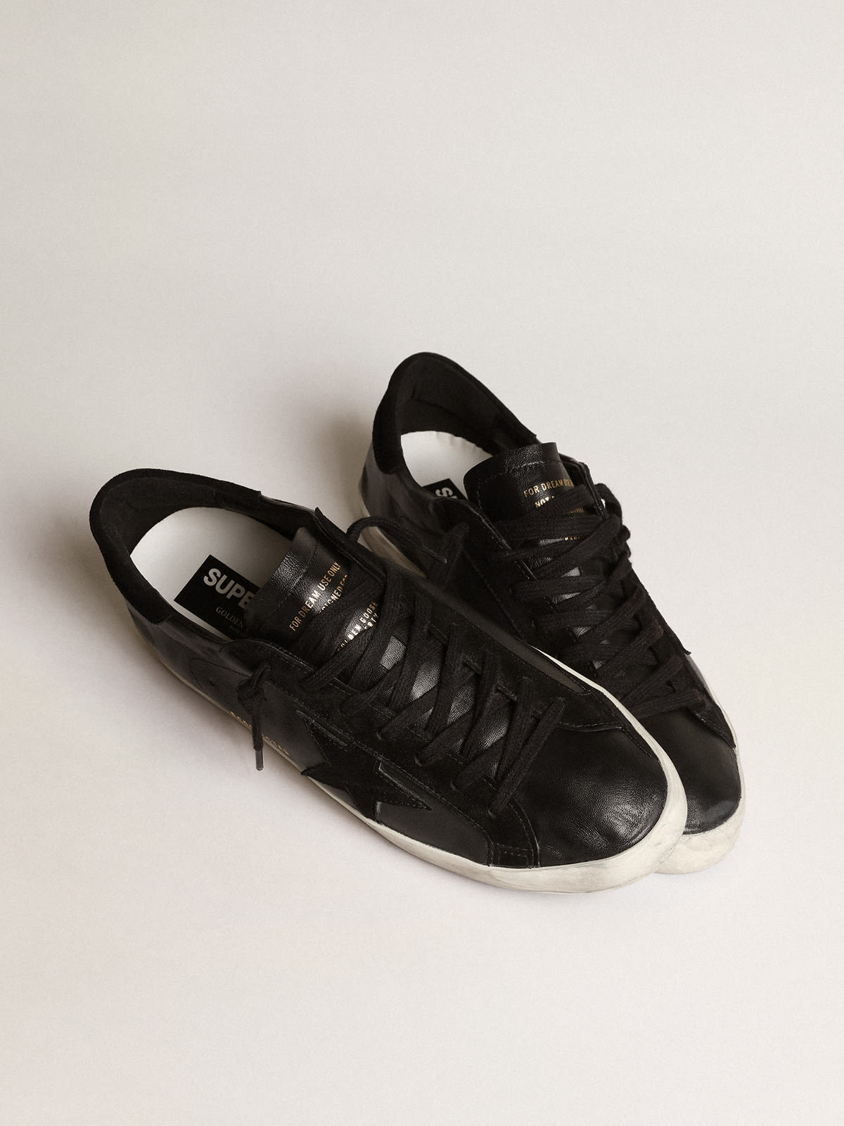 Super-Star in nappa nera con stella e talloncino in suede nero