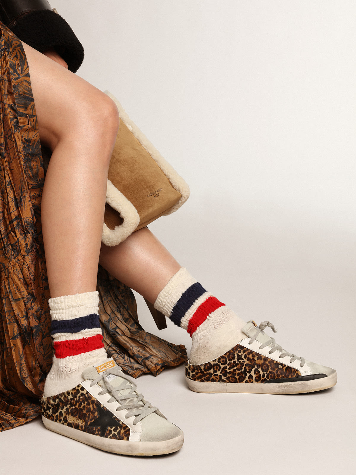 Super-Star Sabot in cavallino leopardato con stella in pelle nera e linguetta in suede grigio ghiaccio