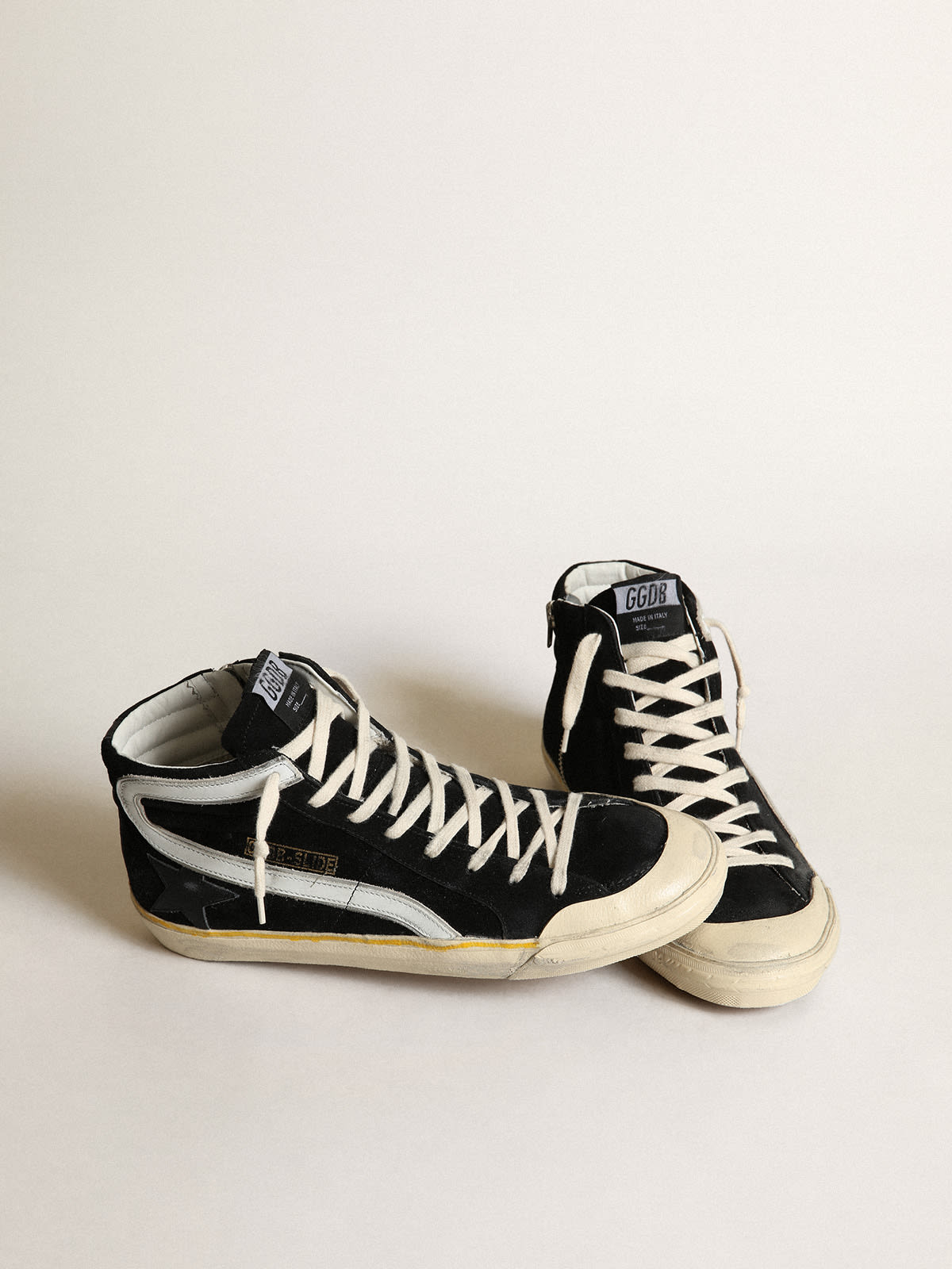 Sneaker Slide Penstar in suede nero con stella in pelle nera e virgola in pelle bianca