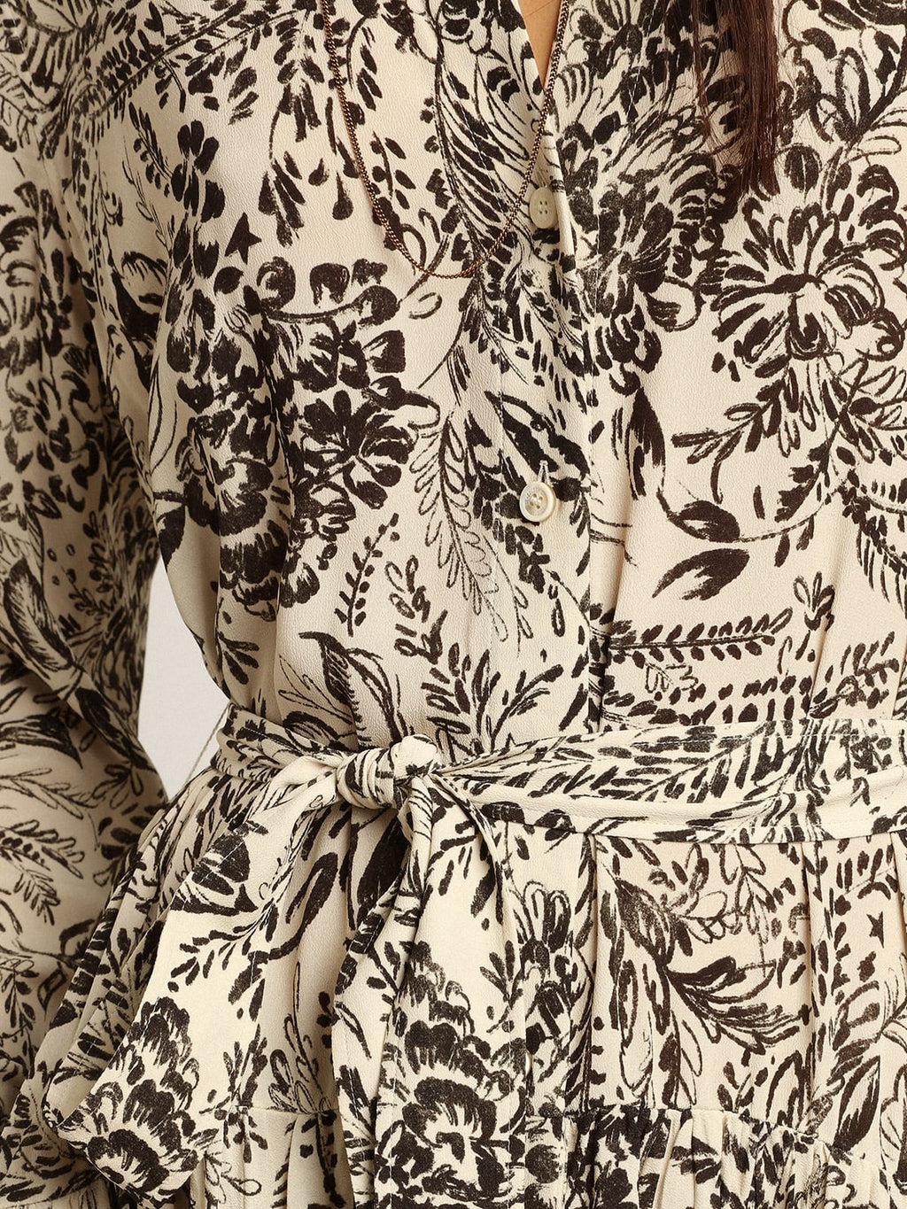 Vestito di colore bianco con stampa toile de jouy nera