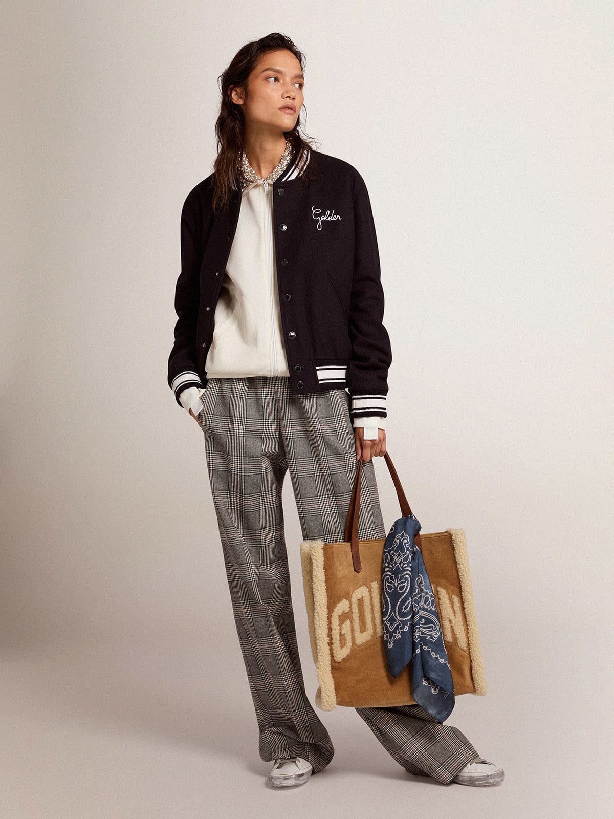 Giacca bomber in lana blu scuro con dettagli bianchi a contrasto