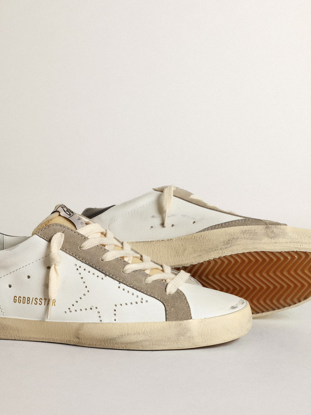 Sneaker Super-Star Donna con stella traforata e talloncino in pelle lucida color blu notte