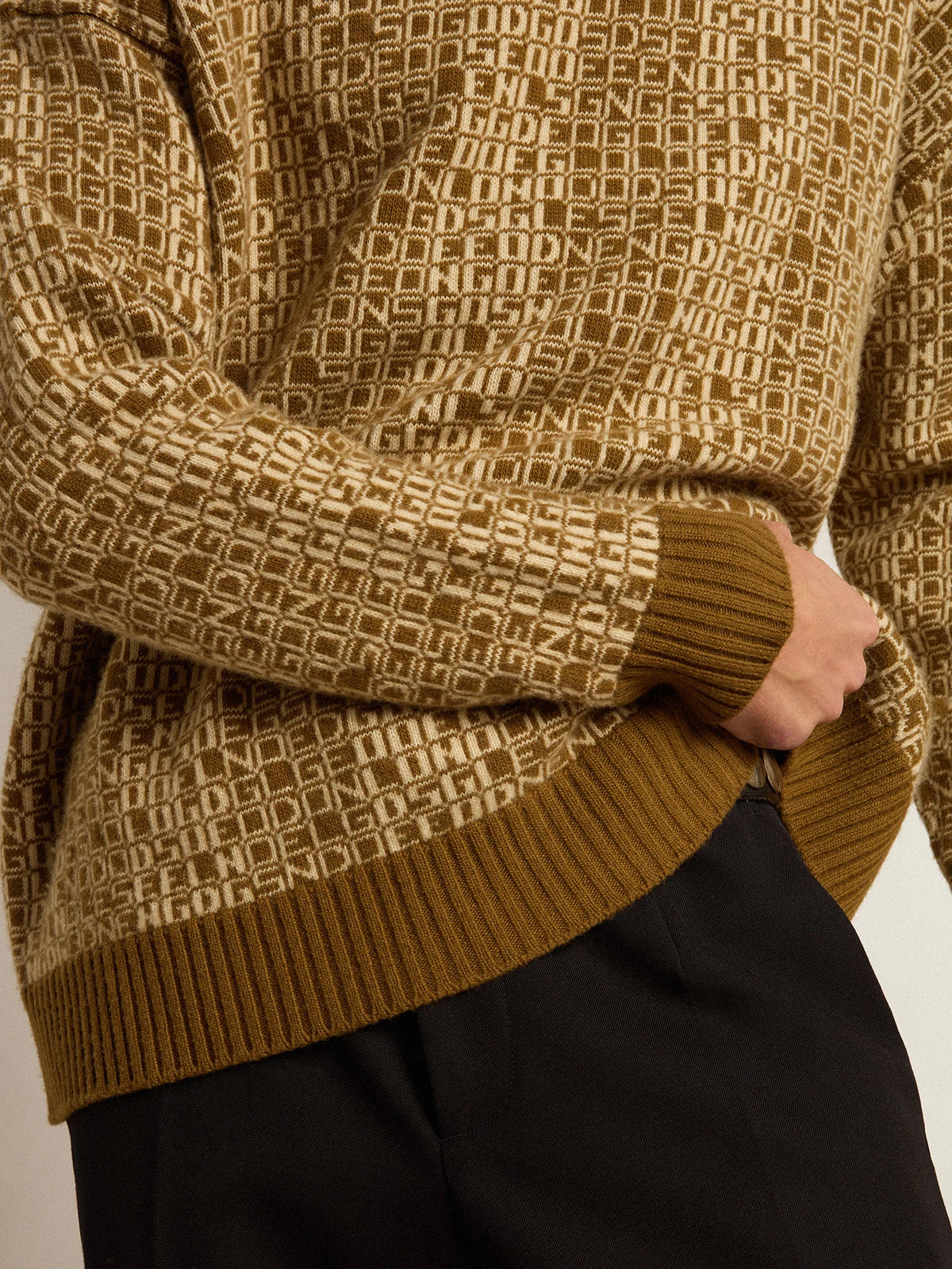 Maglione girocollo con motivo lettering-jacquard color oliva