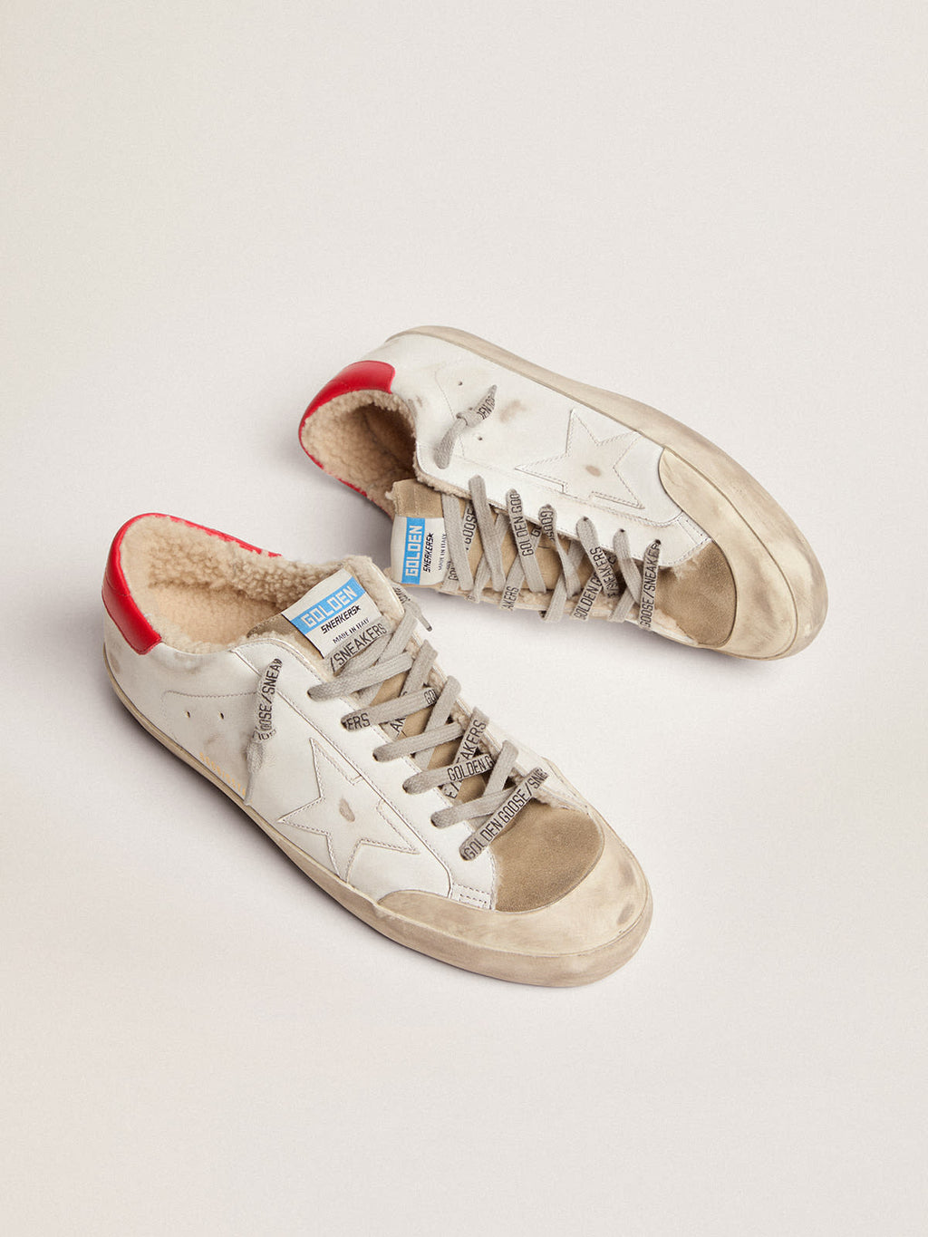 Super-Star con talloncino in pelle rossa e fodera in shearling