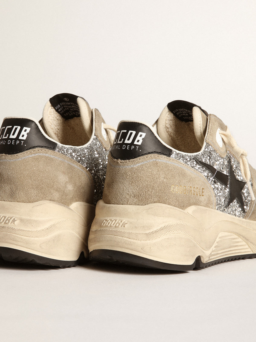 Sneaker Running Sole in glitter argento e suede color tortora con stella in pelle nera