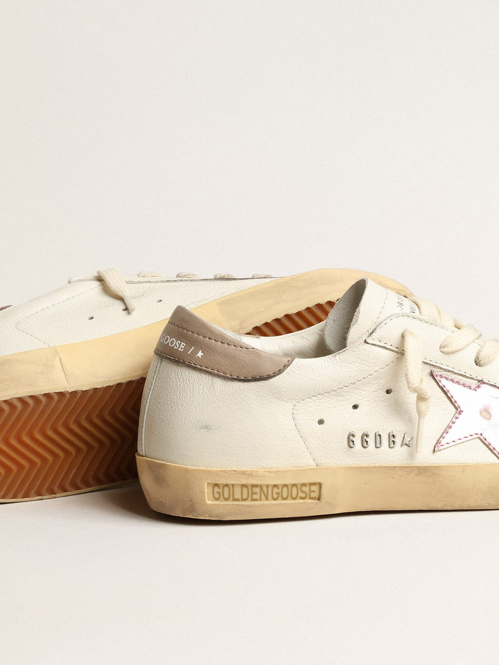 Super-Star in nappa bianca con stella in pelle laminata rosa