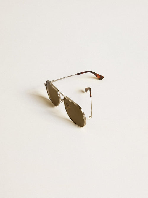 Aviator sunglasses with silver frame and green lenses