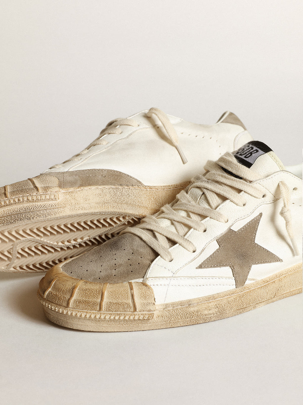 Sneaker Ball Star Uomo LTD in nappa bianca con stella e talloncino in suede color tortora