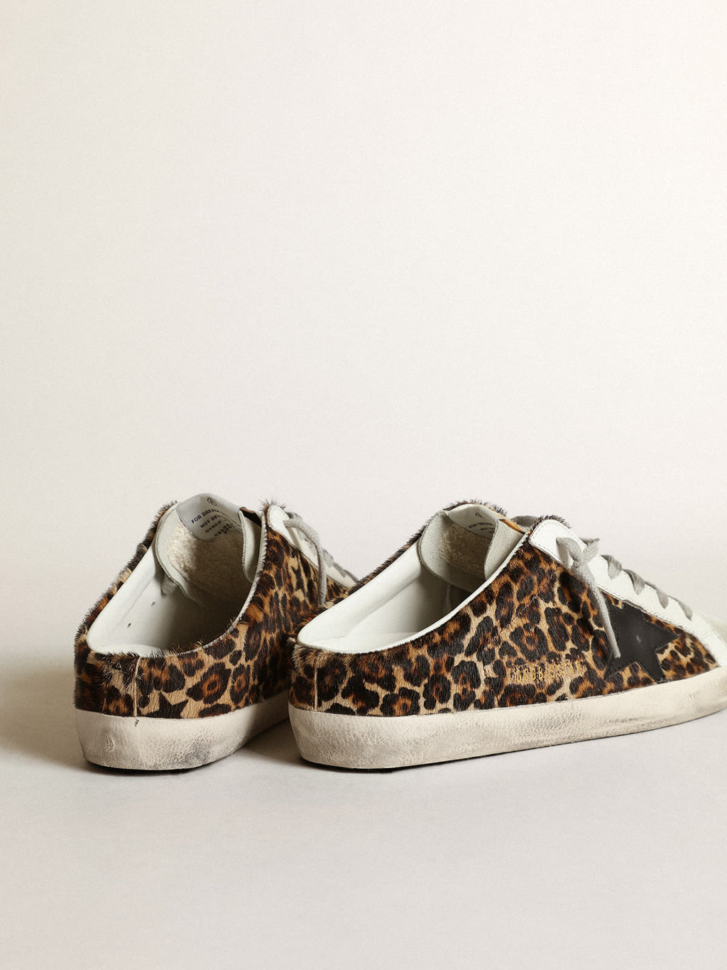 Super-Star Sabot in cavallino leopardato con stella in pelle nera e linguetta in suede grigio ghiaccio
