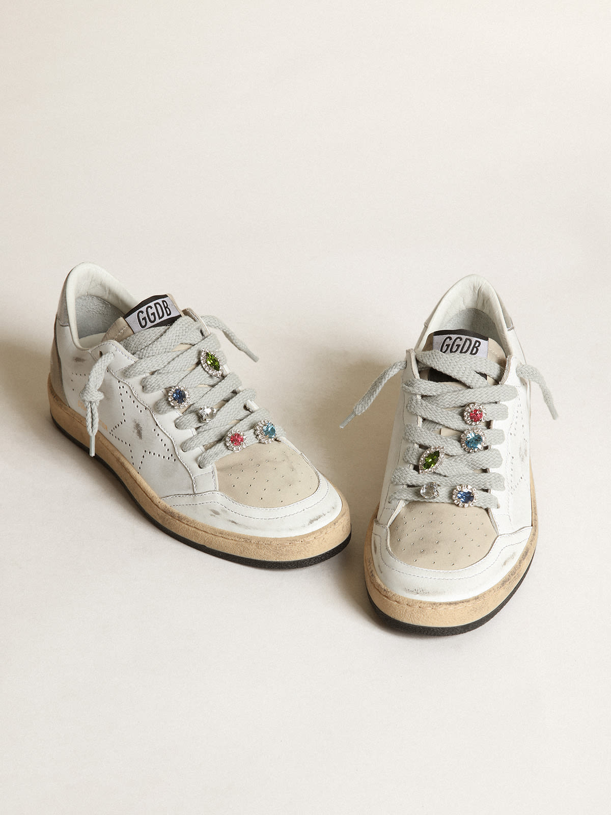 Sneaker Ball Star LAB in pelle bianca con stella traforata e accessori per lacci con cristalli multicolori