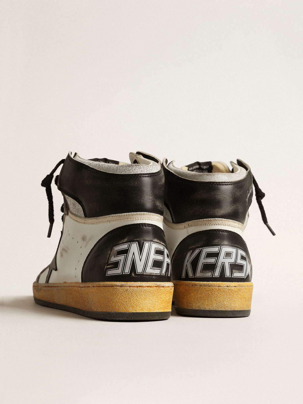 Sky-Star in nappa bianca con stella in pelle nera