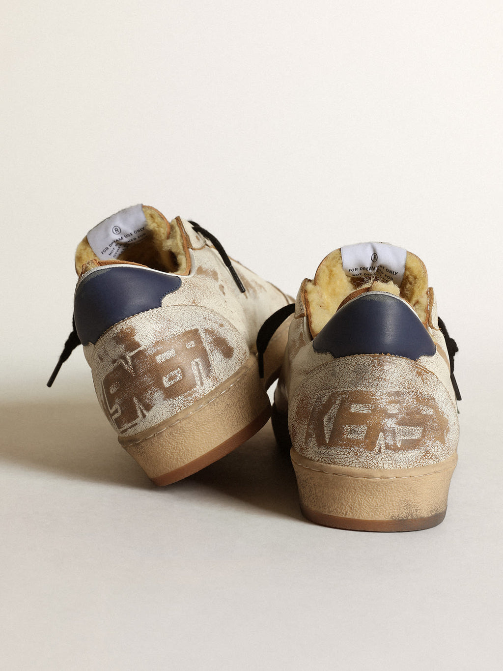 Sneaker Ball Star in pelle lucida bianca con stella in pelle verde scuro e fodera in shearling