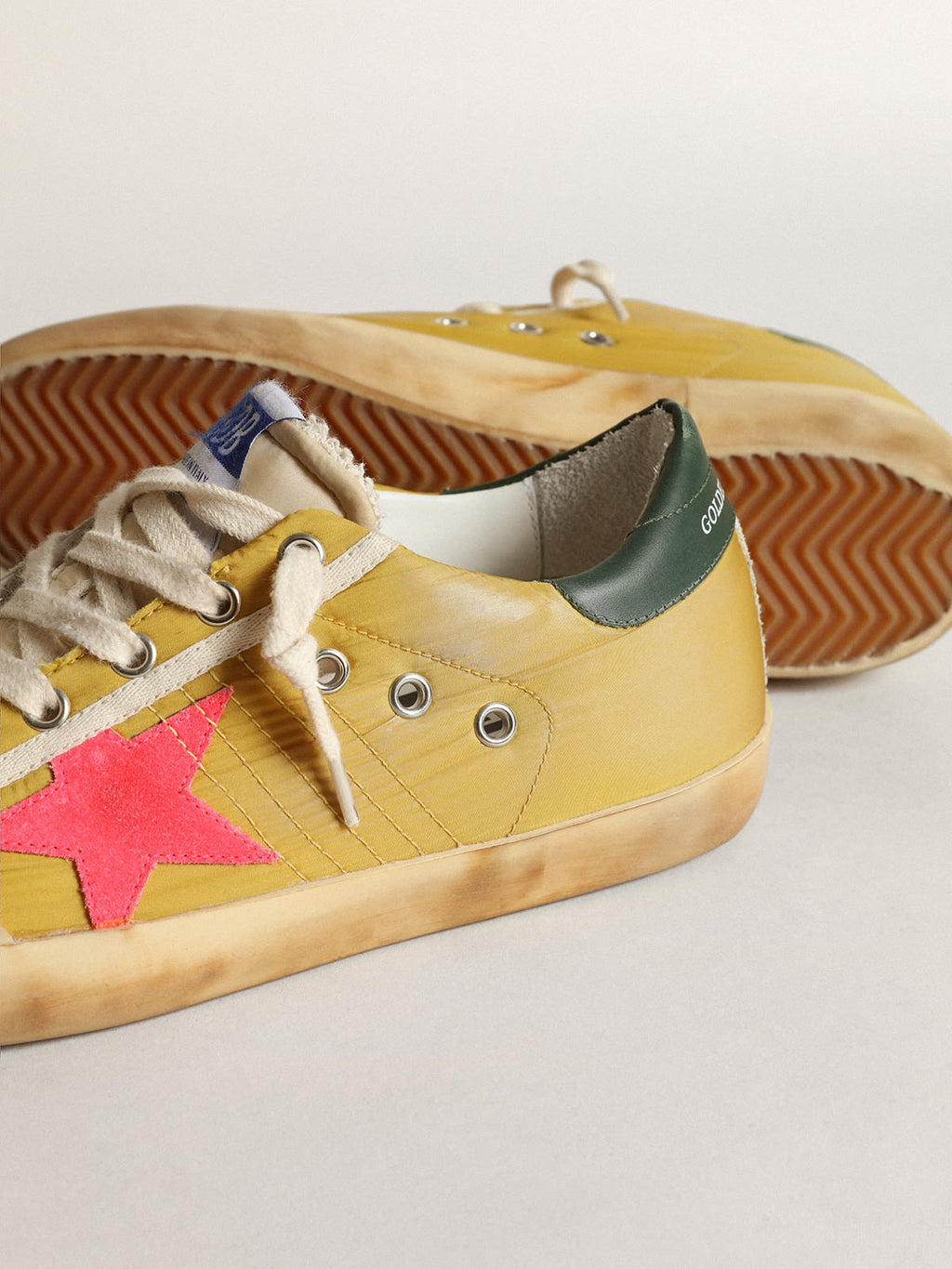 Sneaker Super-Star Penstar in nylon color senape con stella in suede color aragosta fluo