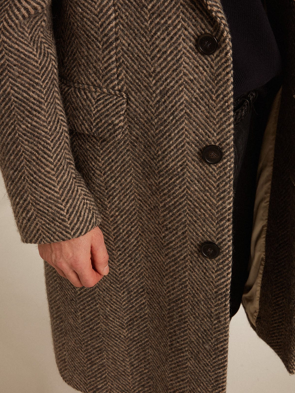 Cappotto monopetto in lana con trama spigata beige e grigio
