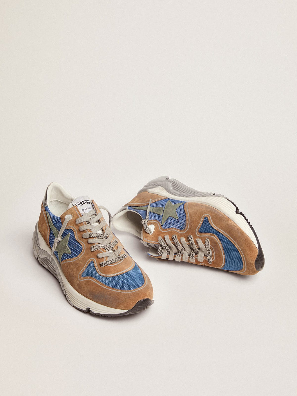 Sneaker Running Sole in rete azzurra con inserti in suede color tabacco e stella in suede color verde militare
