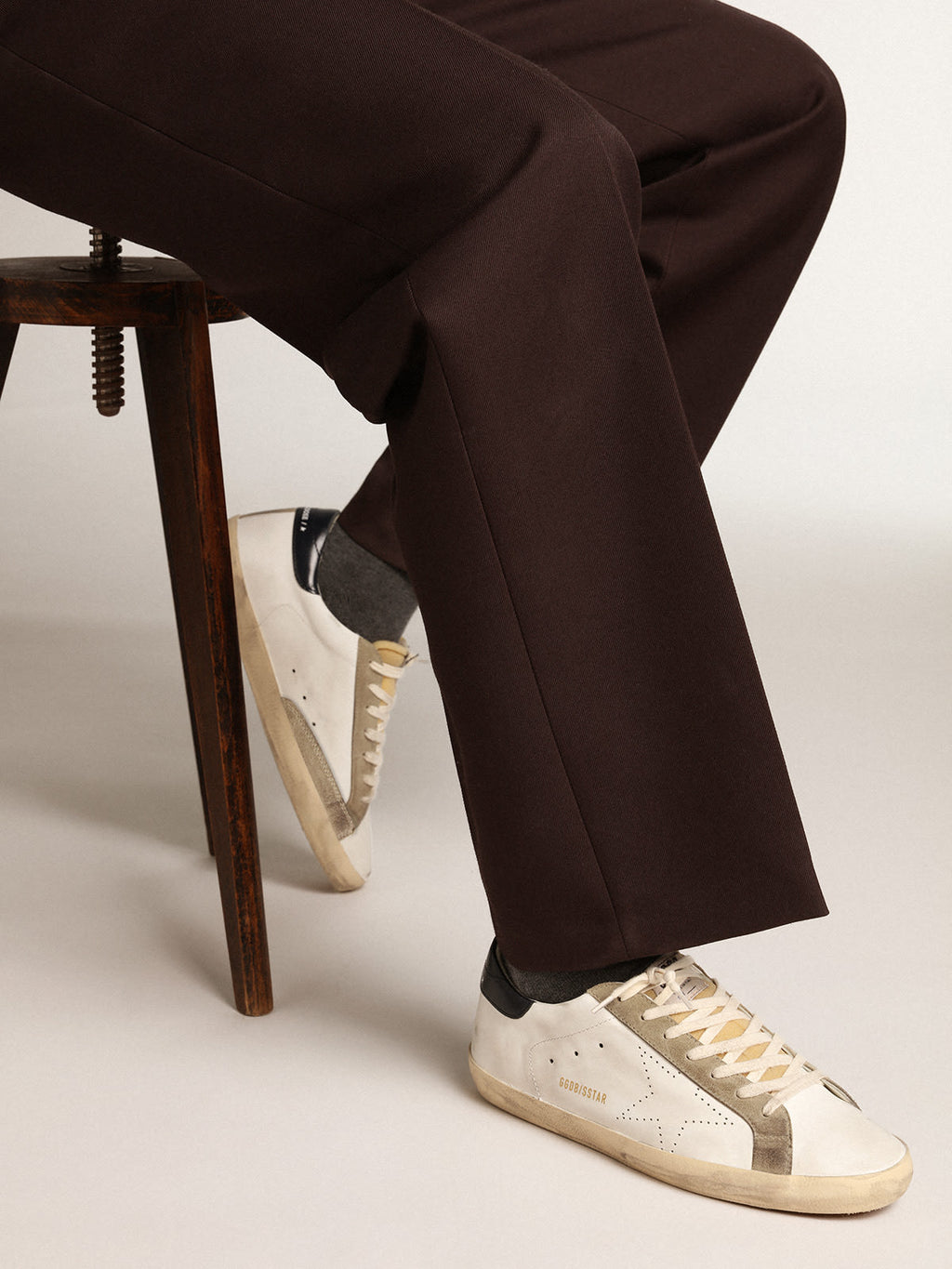 Sneaker Super-Star Uomo con stella traforata e talloncino in pelle lucida color blu notte