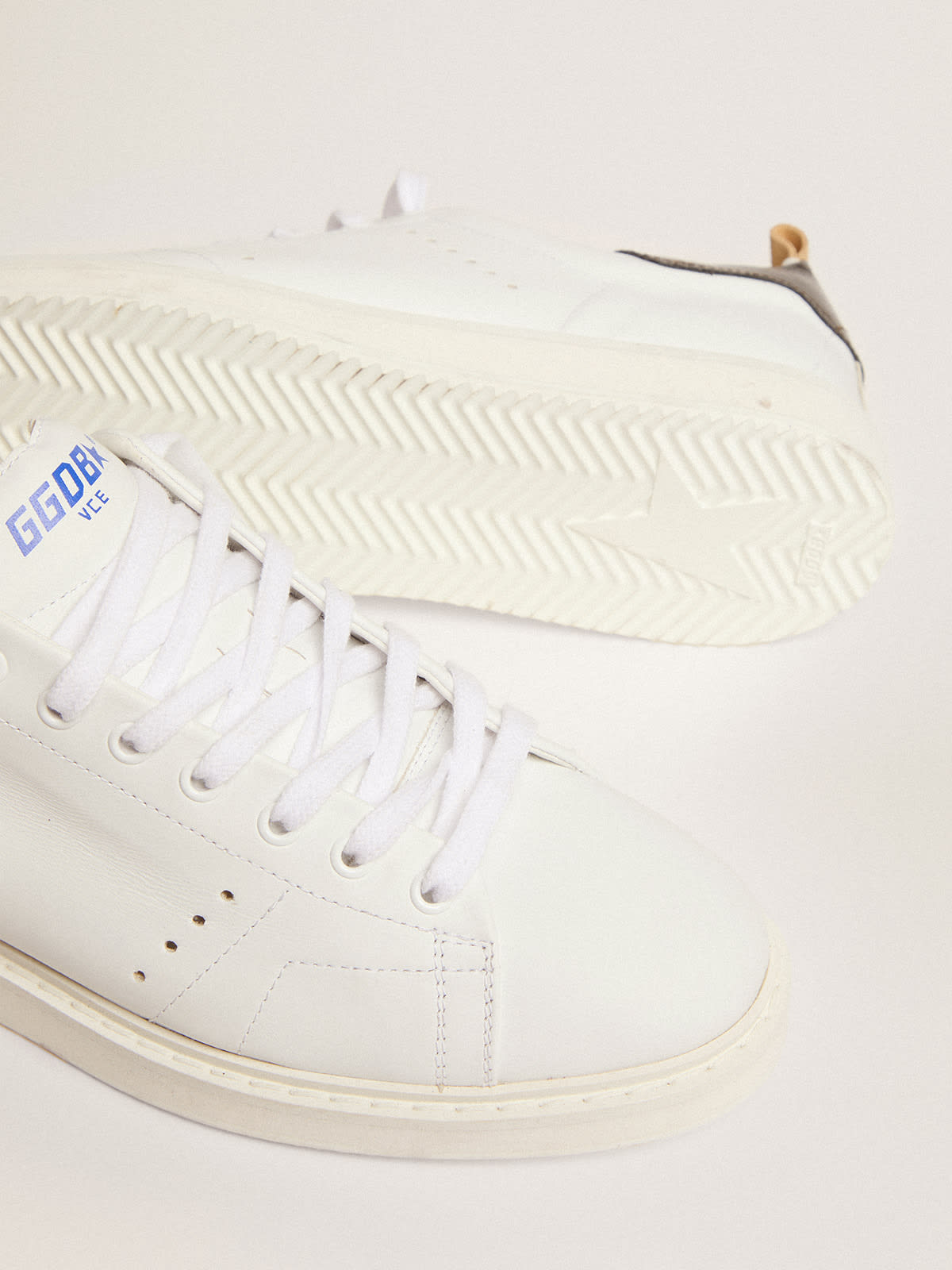 Sneaker Starter in naplack bianco con talloncino in pelle verniciata grigia